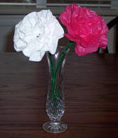 craft ideas - make flowers from tissue paper and pipe cleaners